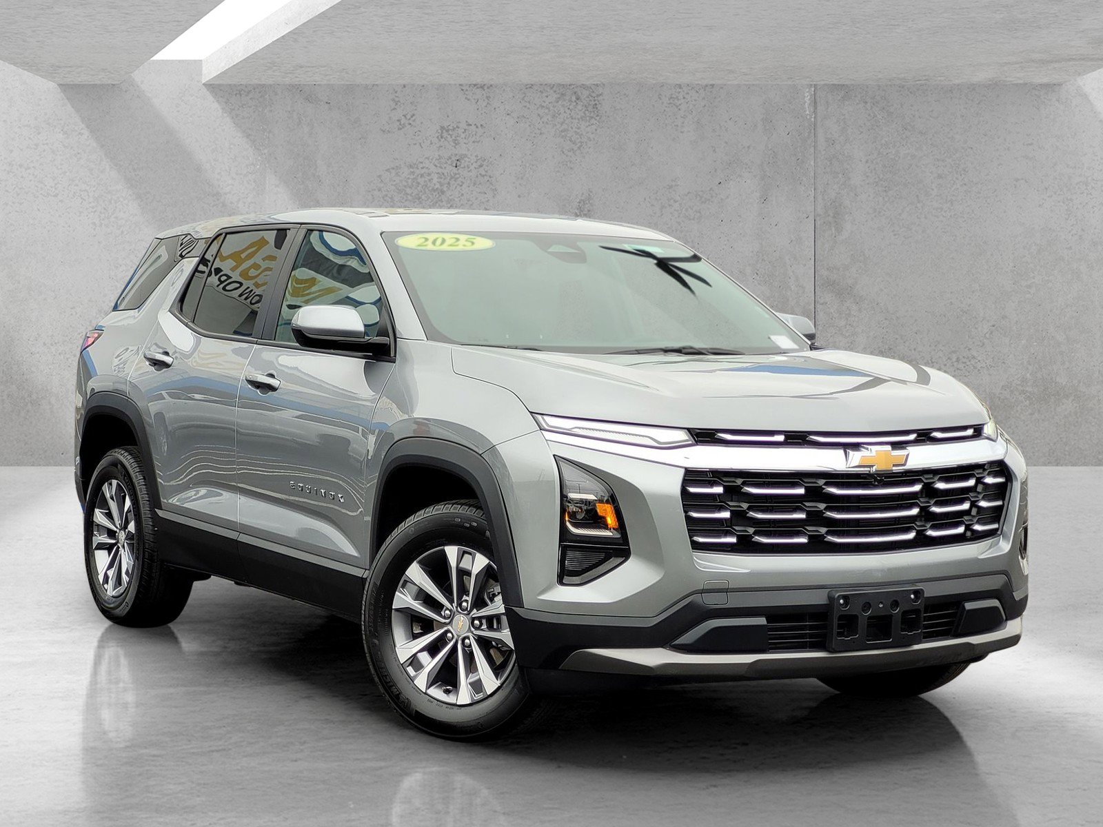 Used 2025 Chevrolet Equinox LT AWD/4WD image 1