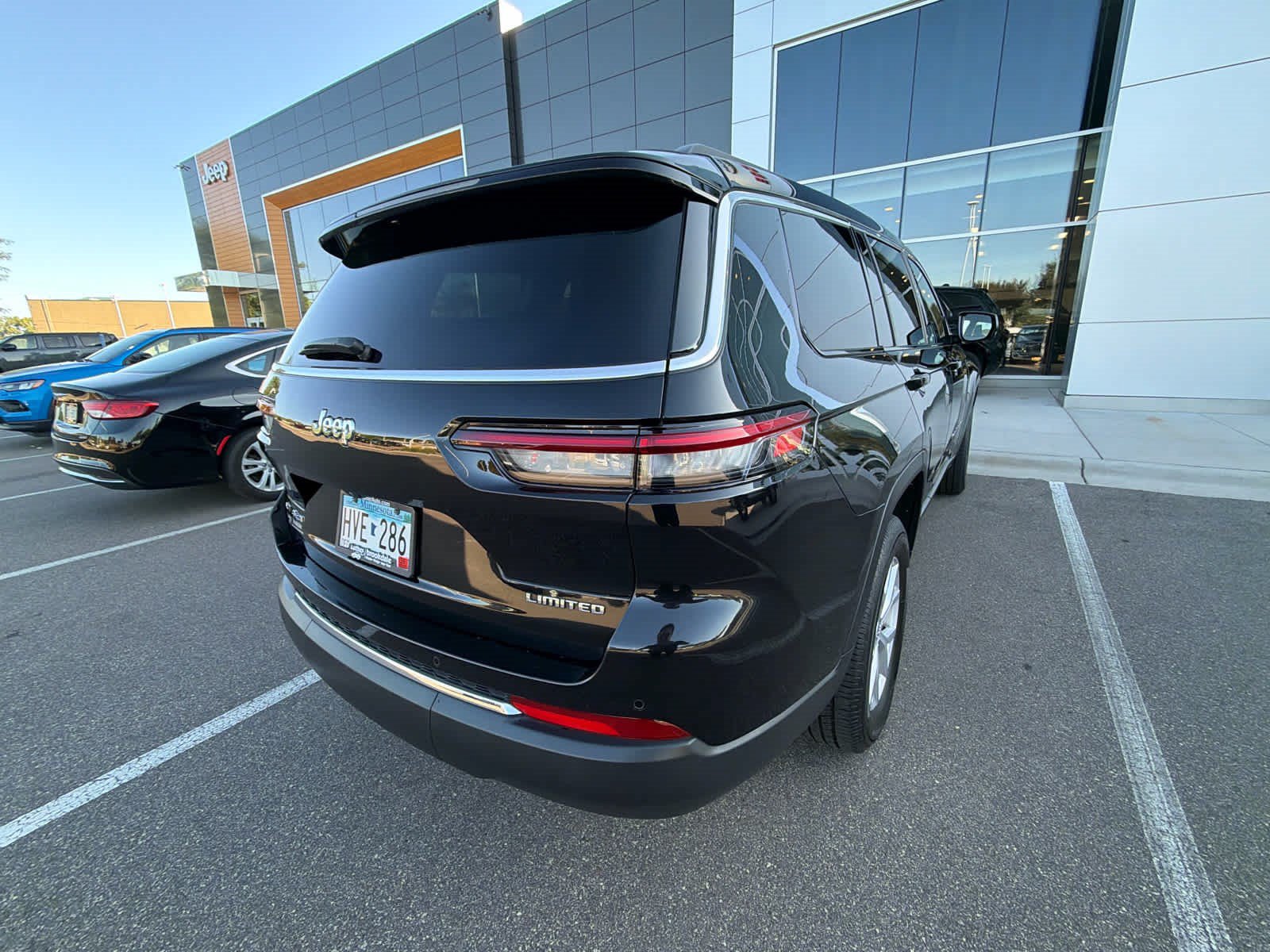 Used 2022 Jeep Grand Cherokee L Limited AWD/4WD image 5