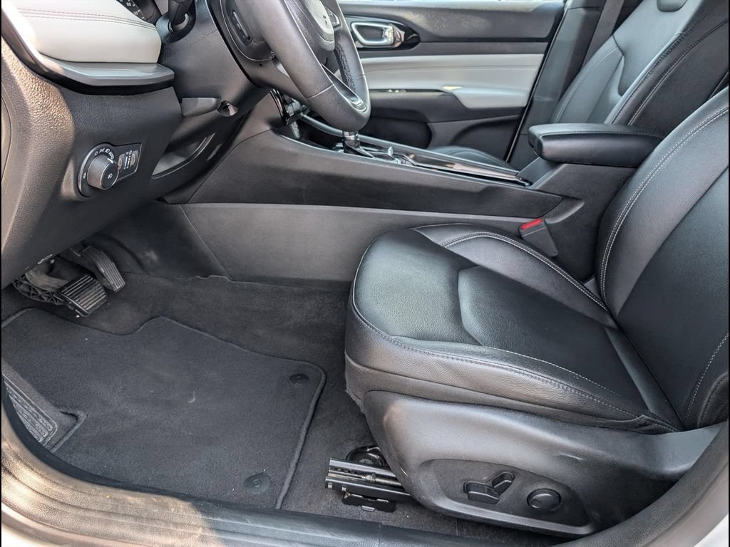 Used 2025 Jeep Compass Limited AWD/4WD image 12