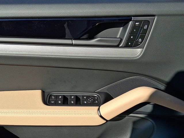 New 2026 Porsche Cayenne E-Hybrid AWD/4WD image 13