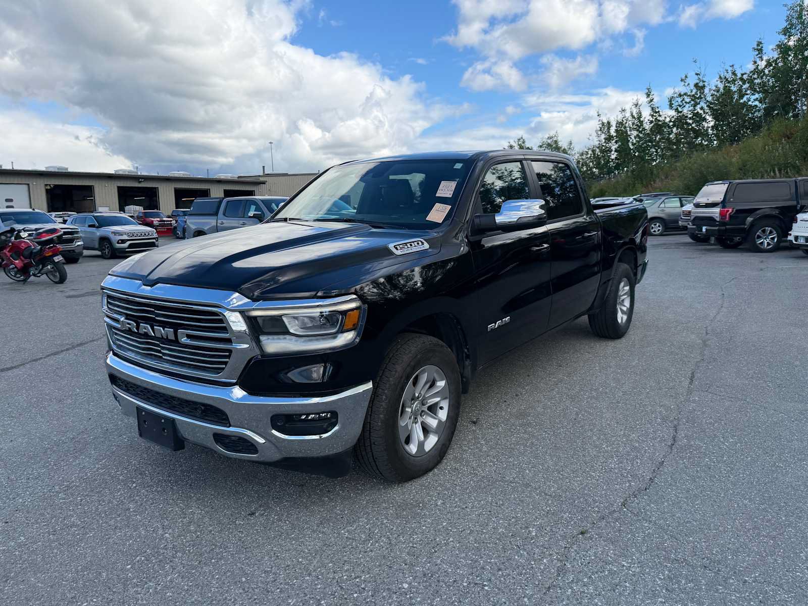 Used 2023 RAM 1500 Laramie AWD/4WD image 3