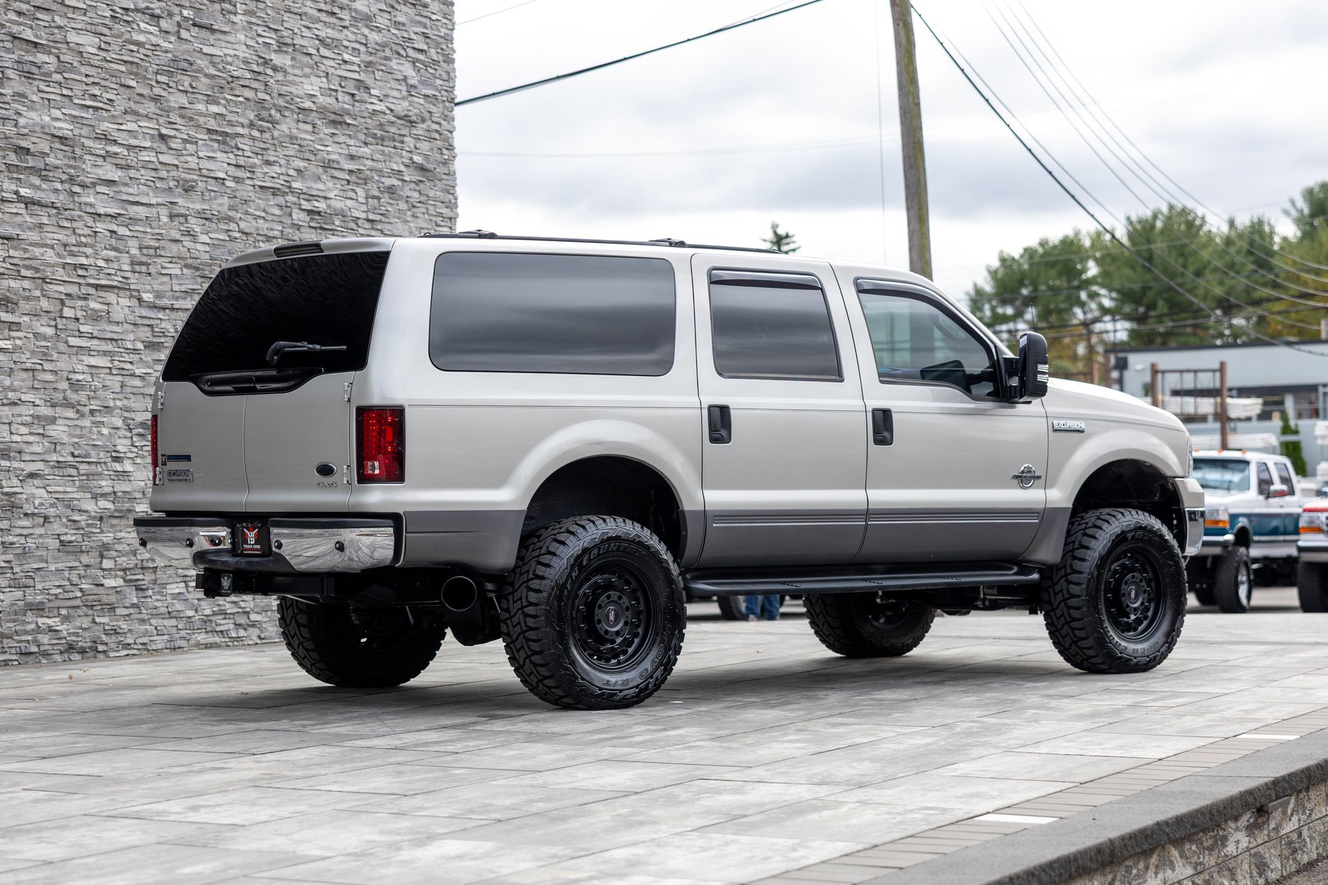 Used 2005 Ford Excursion XLS image 6