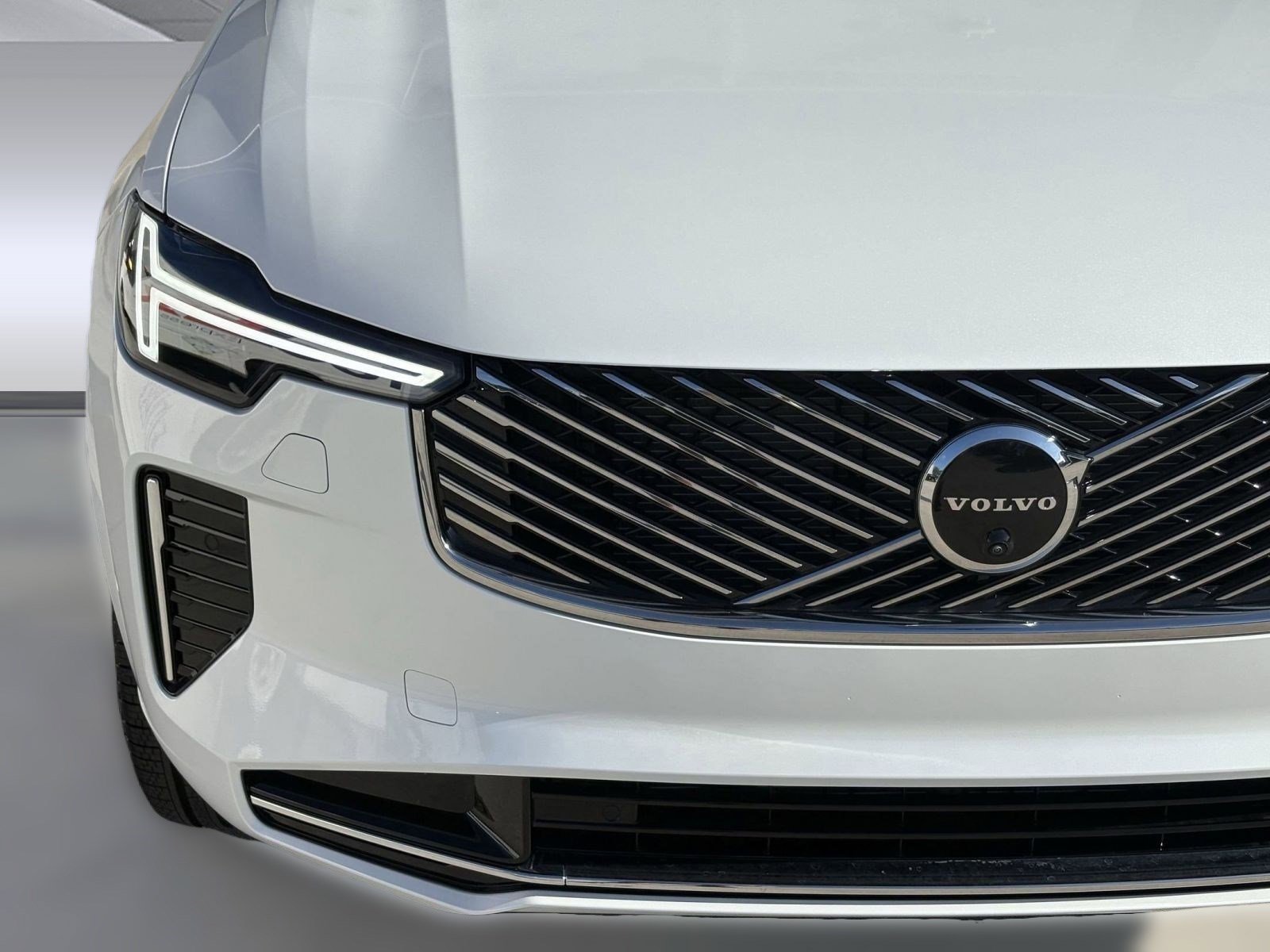 New 2026 Volvo XC90 B6 Plus w/ Protection Package Premier image 23