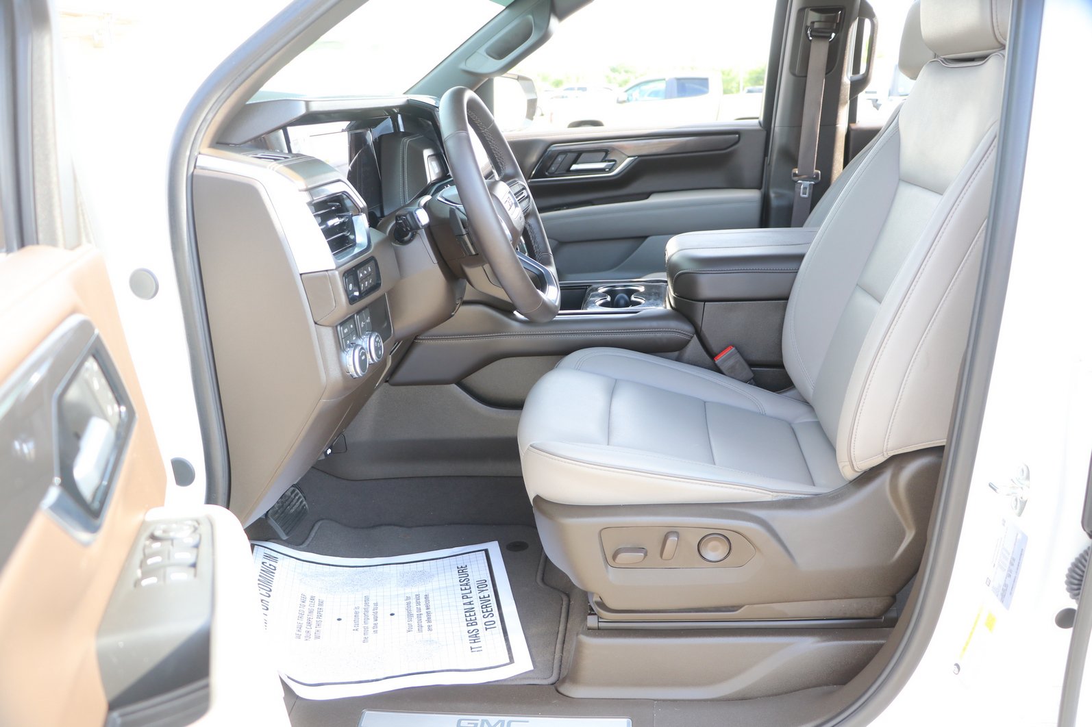 Used 2026 GMC Yukon XL Elevation AWD/4WD image 13