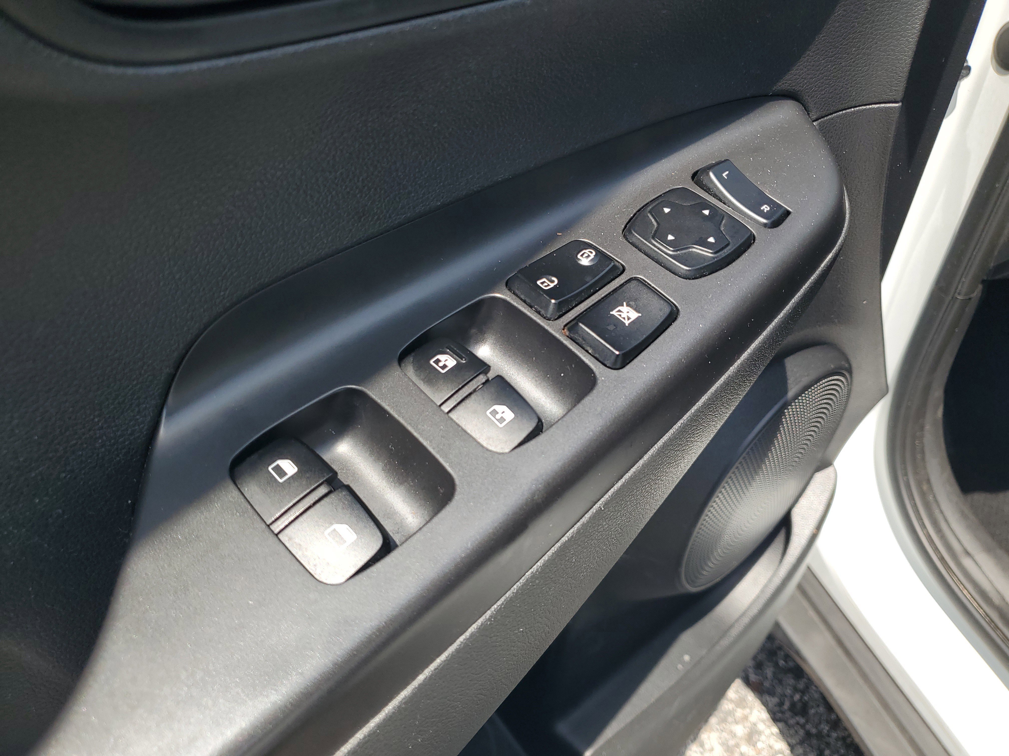 Used 2018 Hyundai Kona SEL FWD image 10