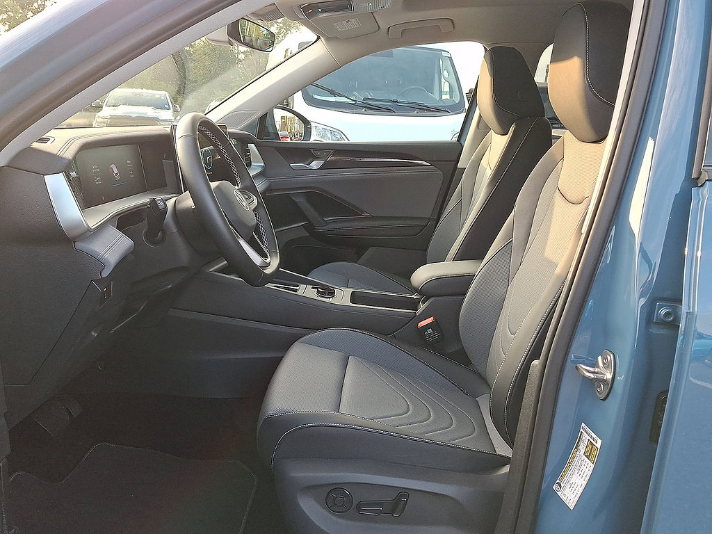 Used 2026 Volkswagen Tiguan SE AWD/4WD image 17