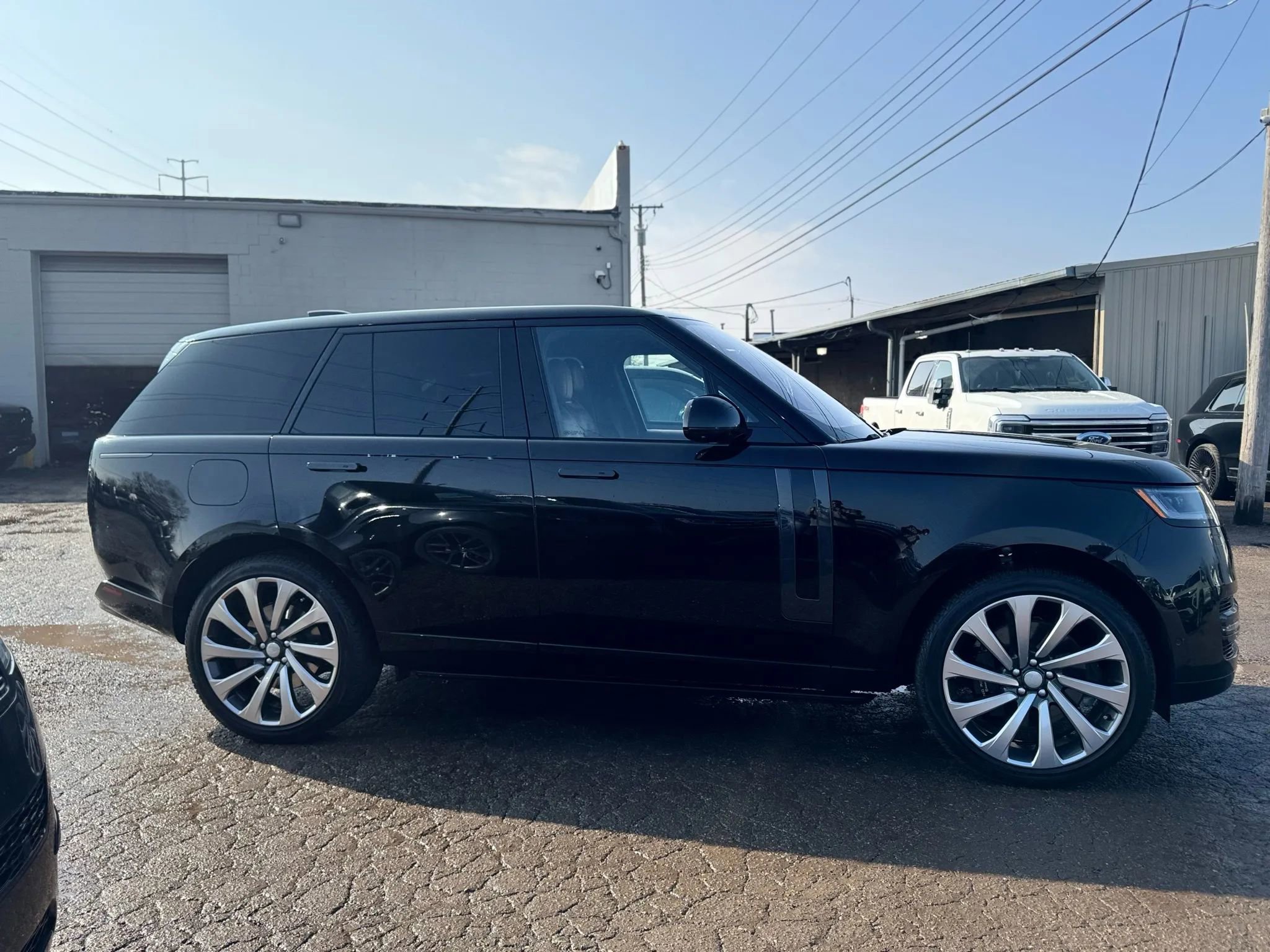 Used 2023 Land Rover Range Rover SE image 4