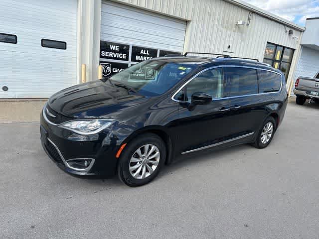 Used 2019 Chrysler Pacifica Touring-L FWD image 16
