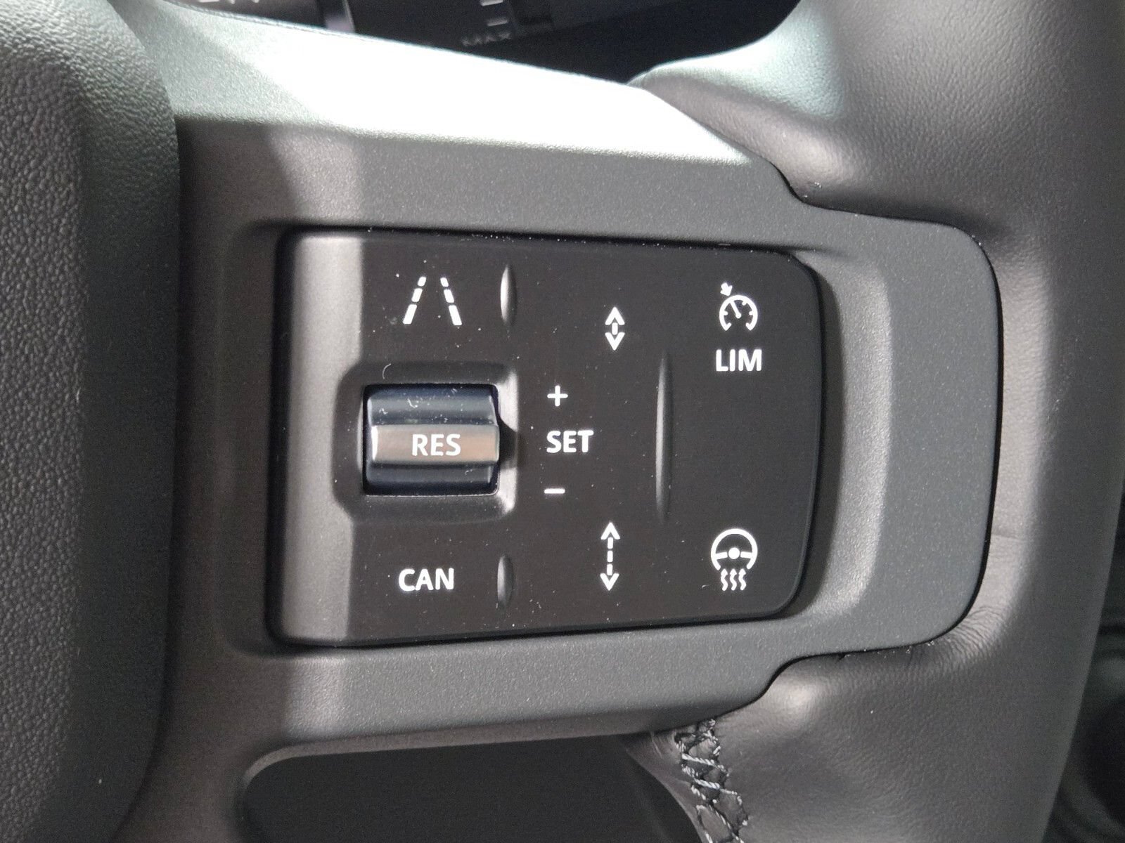 New 2026 Land Rover Defender 110 X-Dynamic SE AWD/4WD image 25