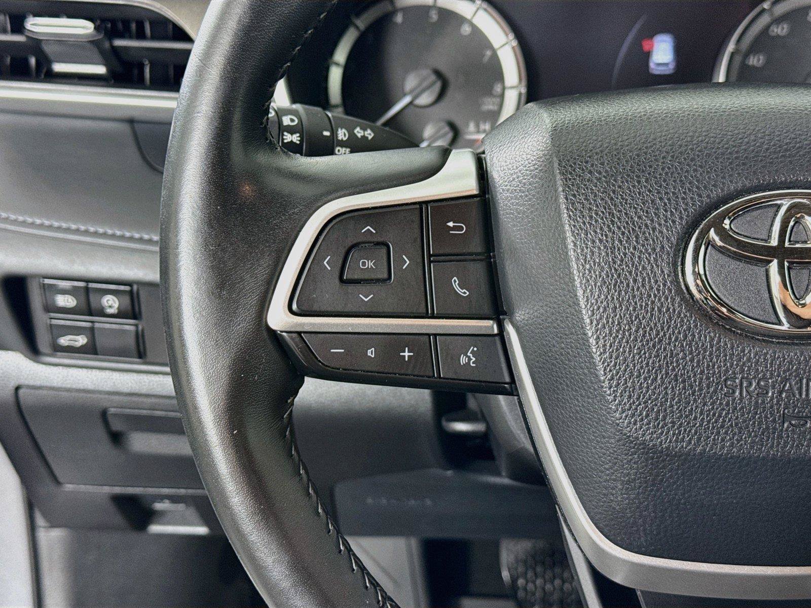 Certified 2023 Toyota Highlander XLE FWD image 18