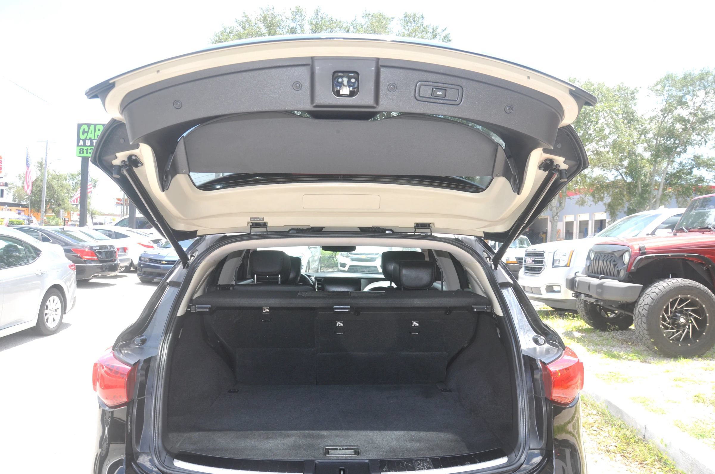 Used 2014 INFINITI QX70 AWD w/ Premium Package image 30