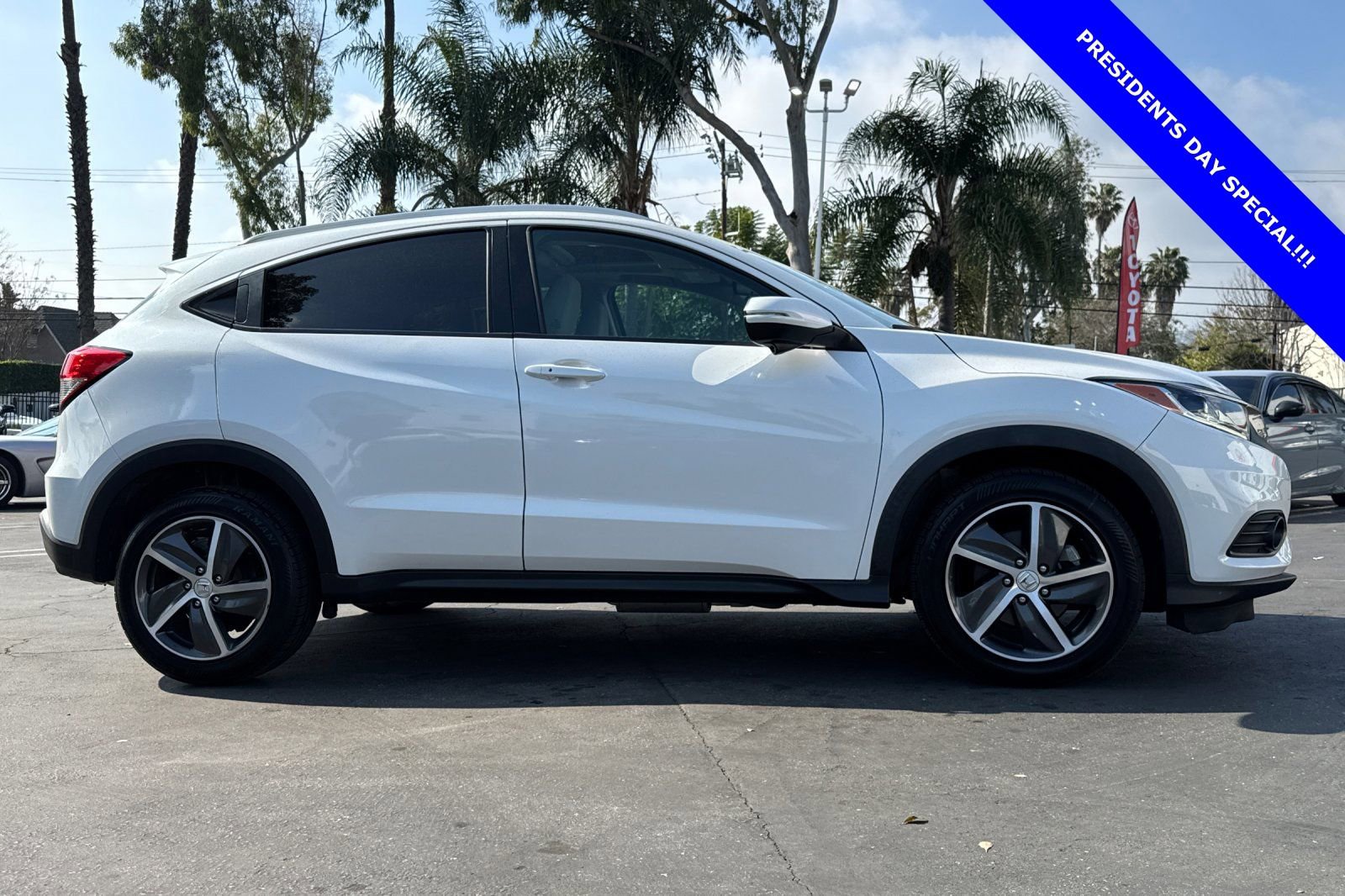 Used 2022 Honda HR-V EX image 3