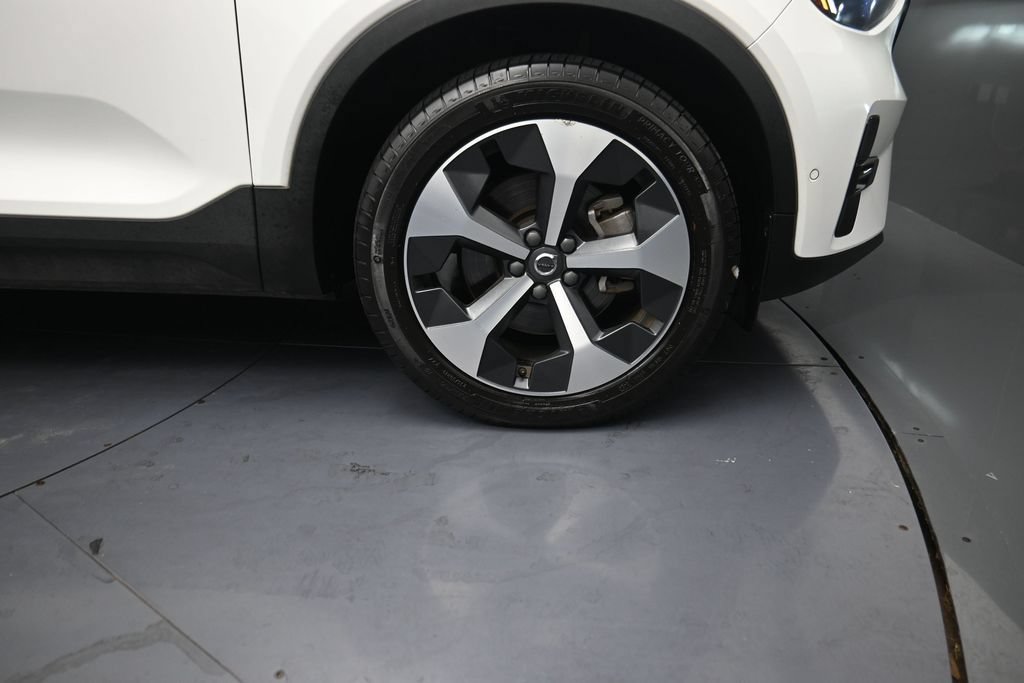 Used 2023 Volvo XC40 B4 Ultimate FWD image 5