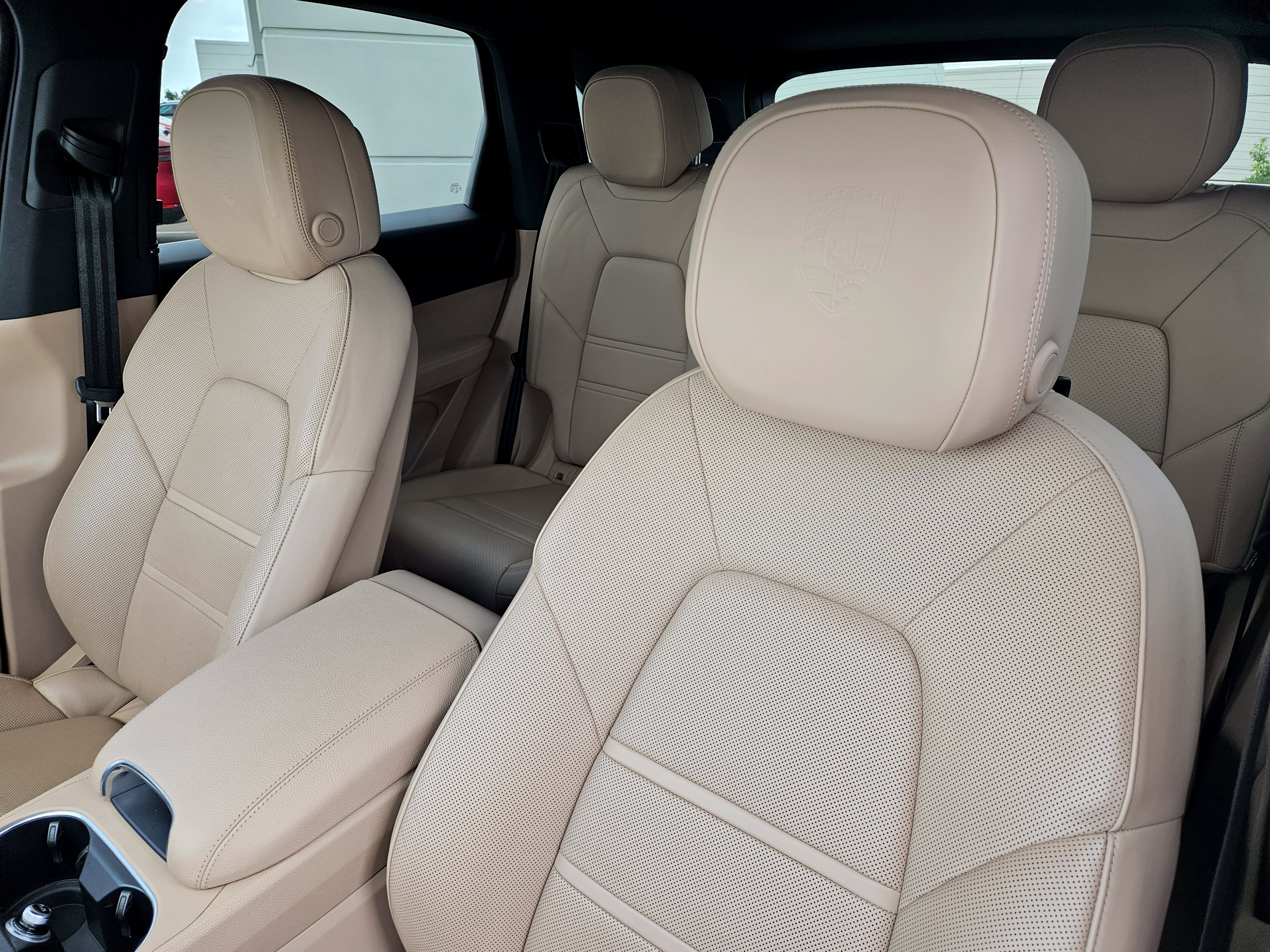 Certified 2023 Porsche Cayenne AWD/4WD image 6