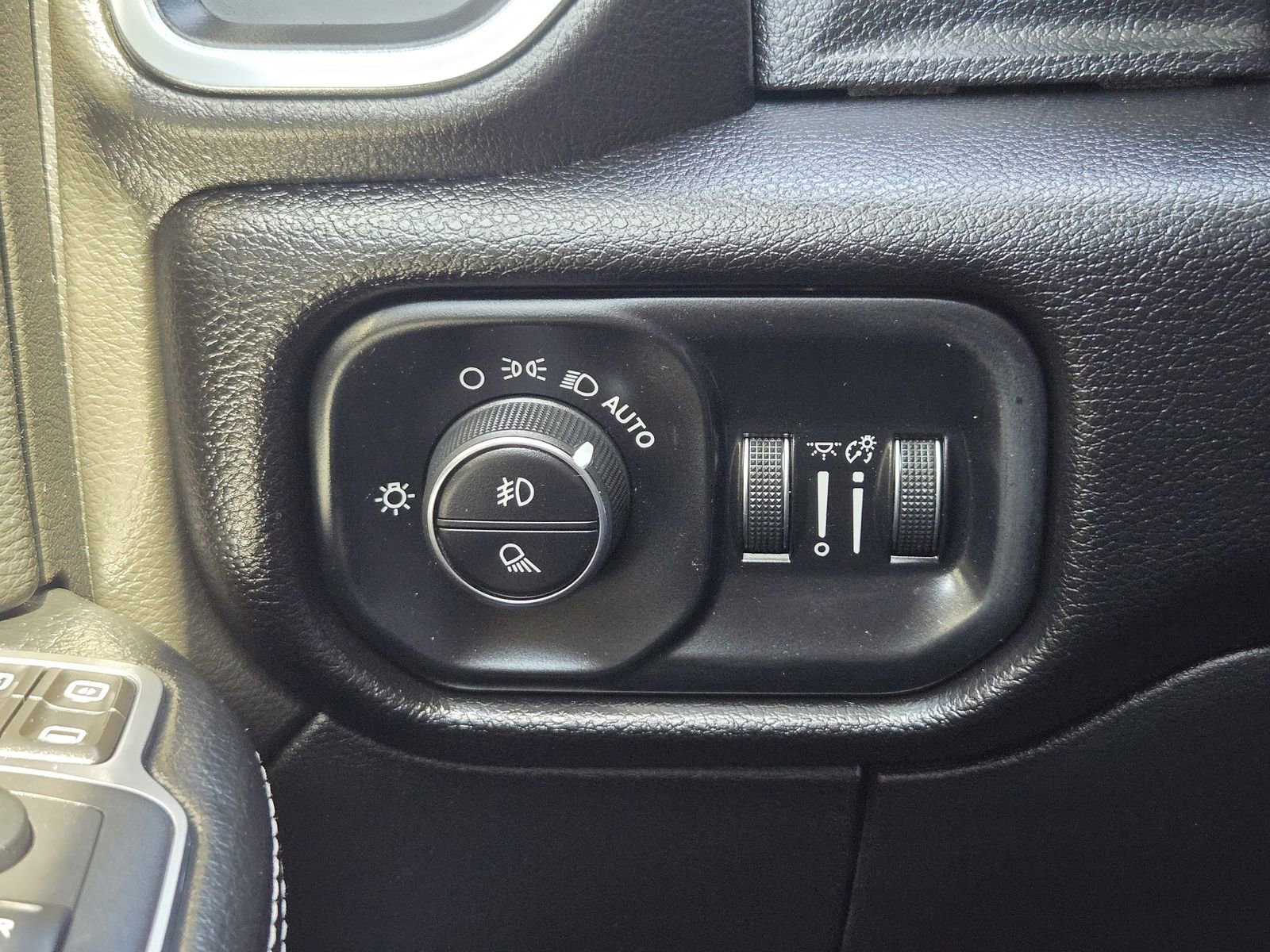 Used 2024 RAM 3500 Laramie w/ Towing Technology Group AWD/4WD image 26