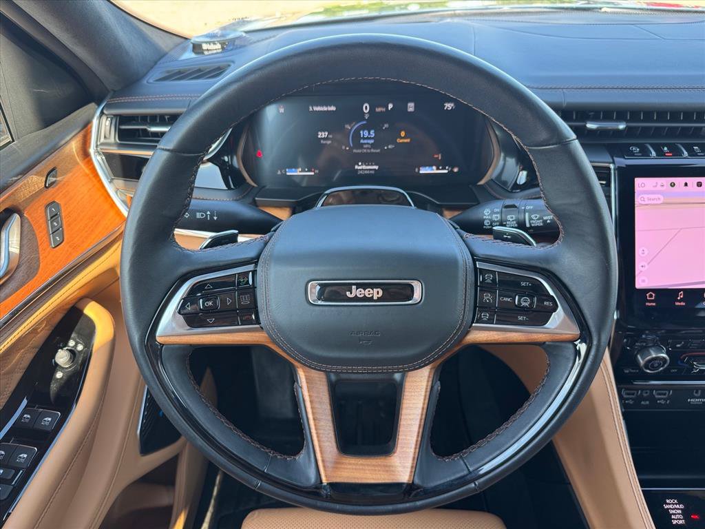 Used 2025 Jeep Grand Cherokee Summit AWD/4WD image 13