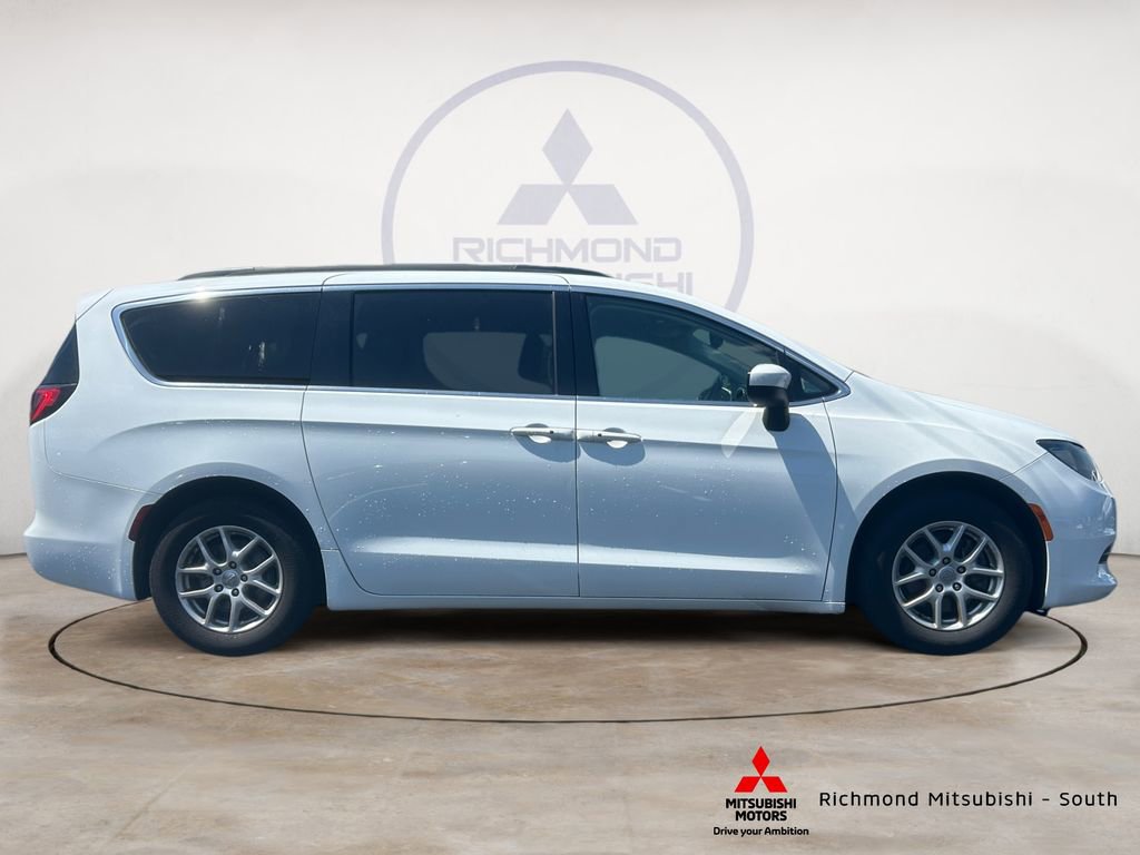 Used 2020 Chrysler Voyager Lxi FWD image 2