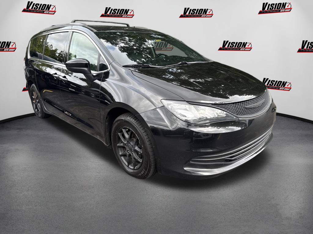Used 2020 Chrysler Voyager Lxi FWD image 3