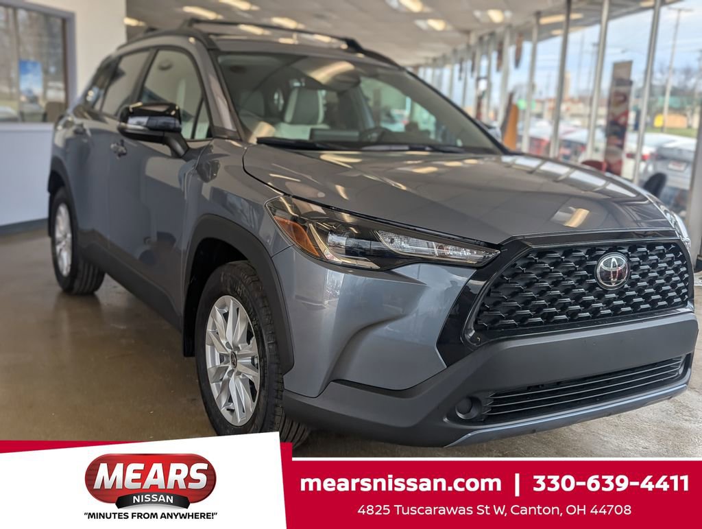 Used 2025 Toyota Corolla Cross LE w/ Black Badges Package (TMS) video 1