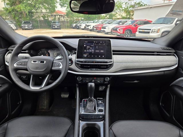 Used 2025 Jeep Compass Latitude w/ Sun & Sound Group image 24