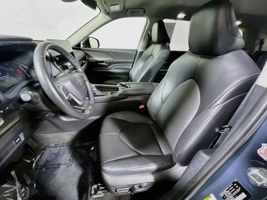 Certified 2025 Toyota Grand Highlander AWD image 18