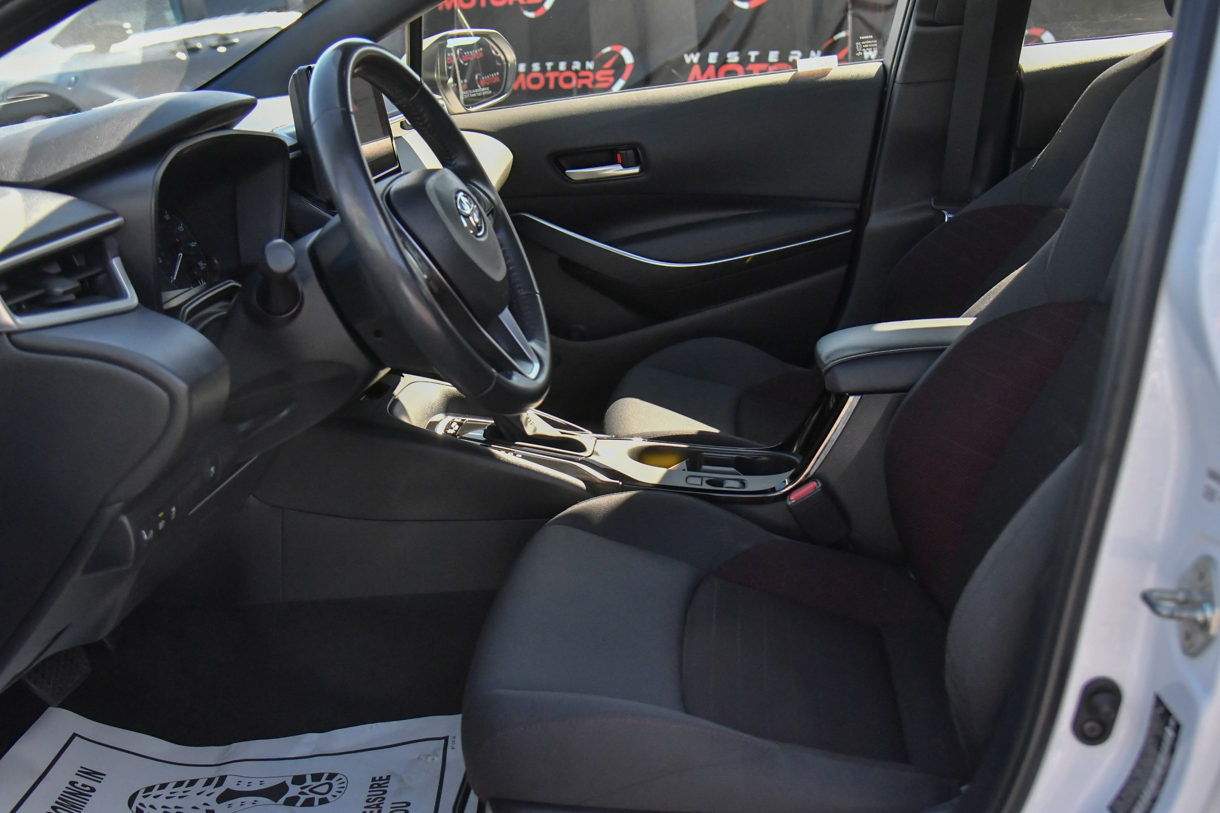 Used 2024 Toyota Corolla SE w/ SE Package image 17