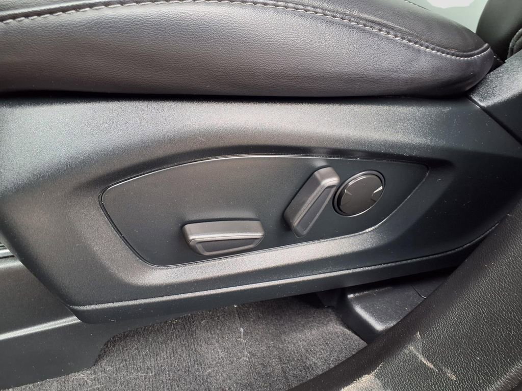 Used 2022 Ford Explorer XLT w/ Equipment Group 202A image 32