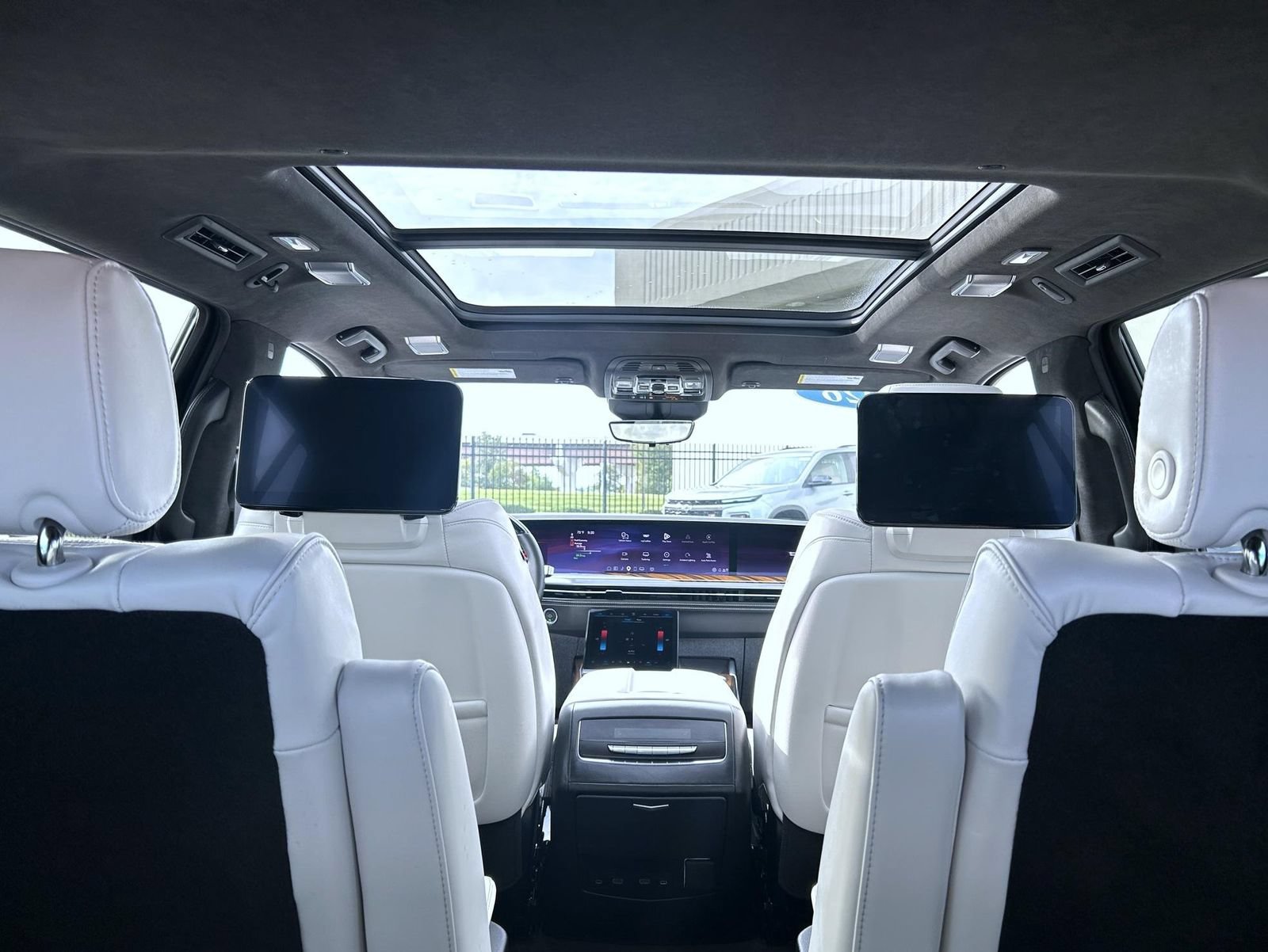 Certified 2026 Cadillac Escalade Platinum Sport w/ LPO, ONYX Package AWD/4WD image 24