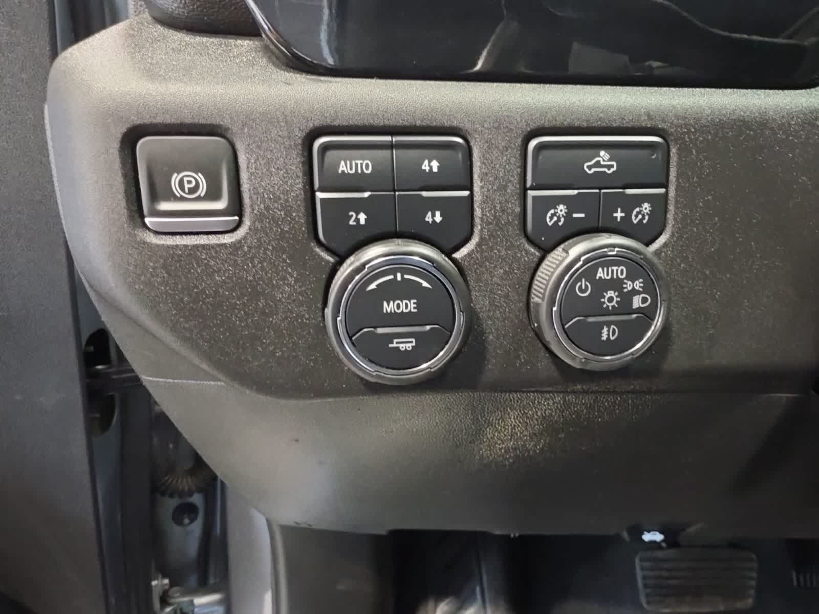 Used 2025 Chevrolet Silverado 1500 LT Trail Boss w/ LPO, Dark Essentials Package AWD/4WD image 19