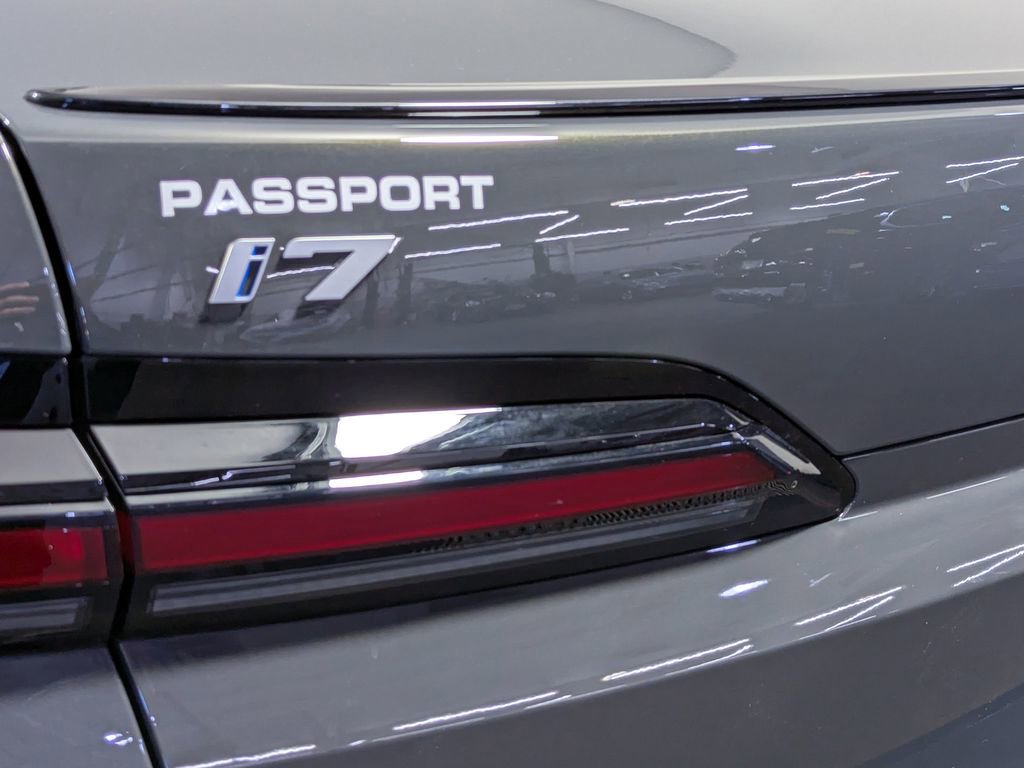 Used 2026 BMW i7 eDrive50 w/ Executive Package RWD image 12