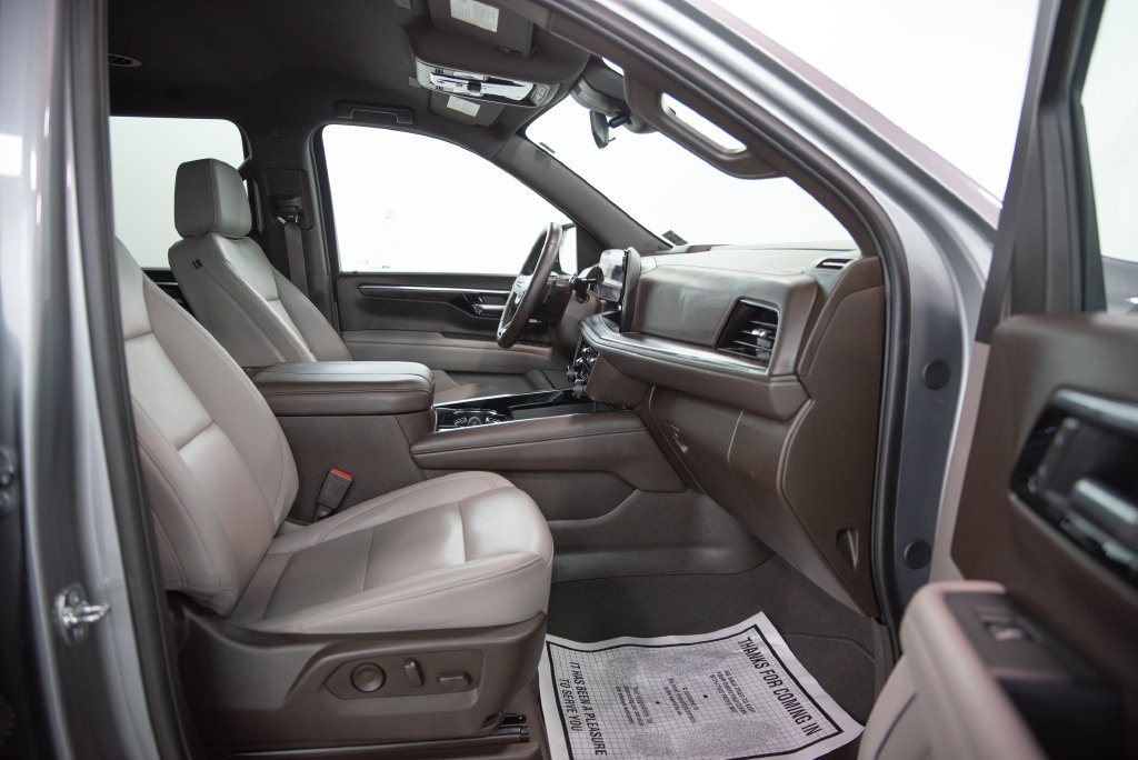 Used 2026 Chevrolet Suburban LT AWD/4WD image 19