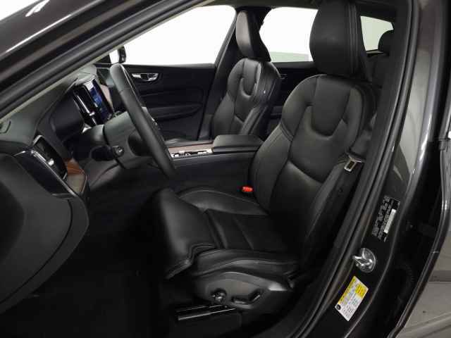 Certified 2023 Volvo XC60 B6 Ultimate w/ Climate Package image 19