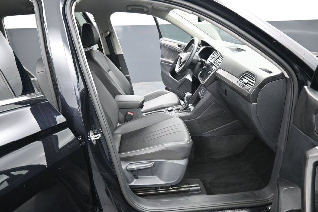 Used 2024 Volkswagen Tiguan SE AWD/4WD image 34