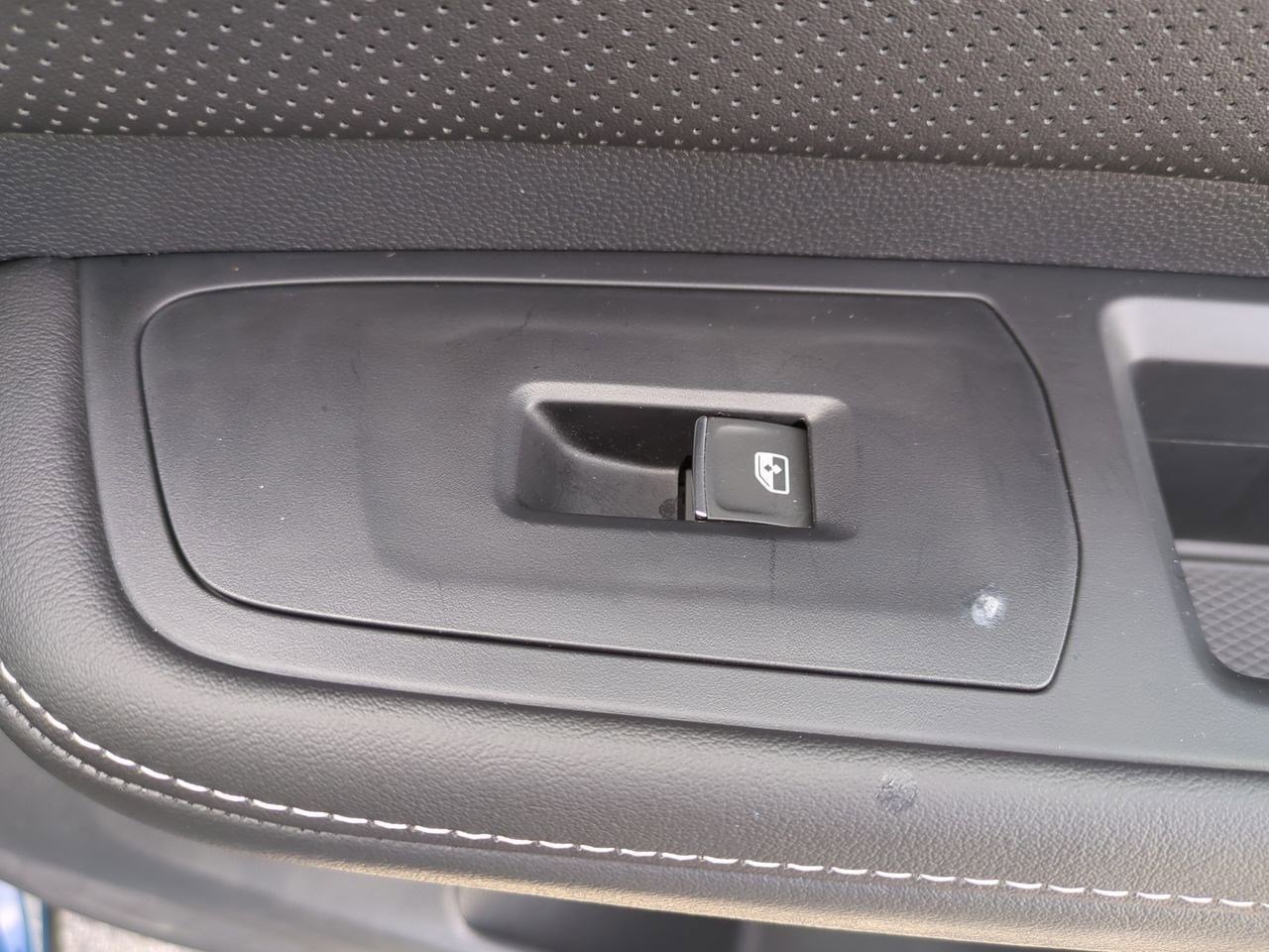 Used 2025 Volkswagen Atlas SEL Premium R-Line image 43