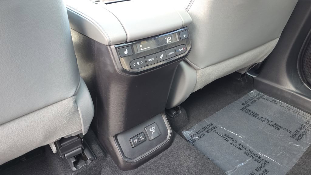 Used 2021 Toyota Highlander Platinum image 16
