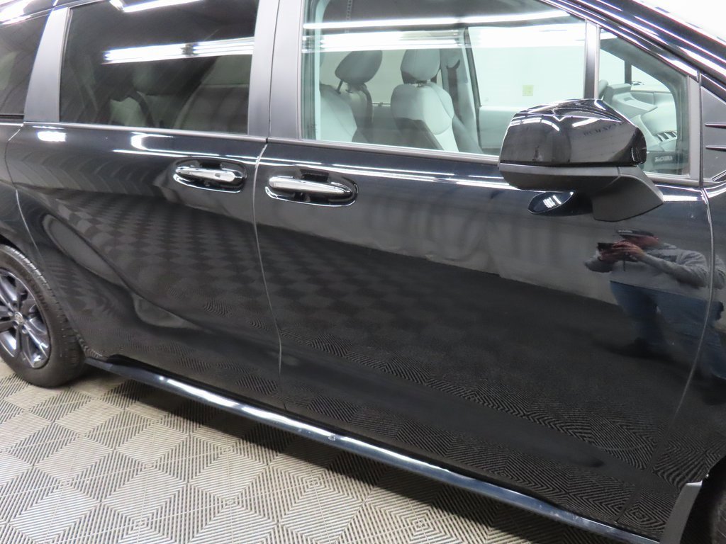 Used 2025 Toyota Sienna XSE image 26
