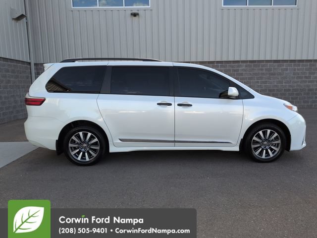 Used 2020 Toyota Sienna XLE w/ XLE Navigation Package AWD/4WD image 2