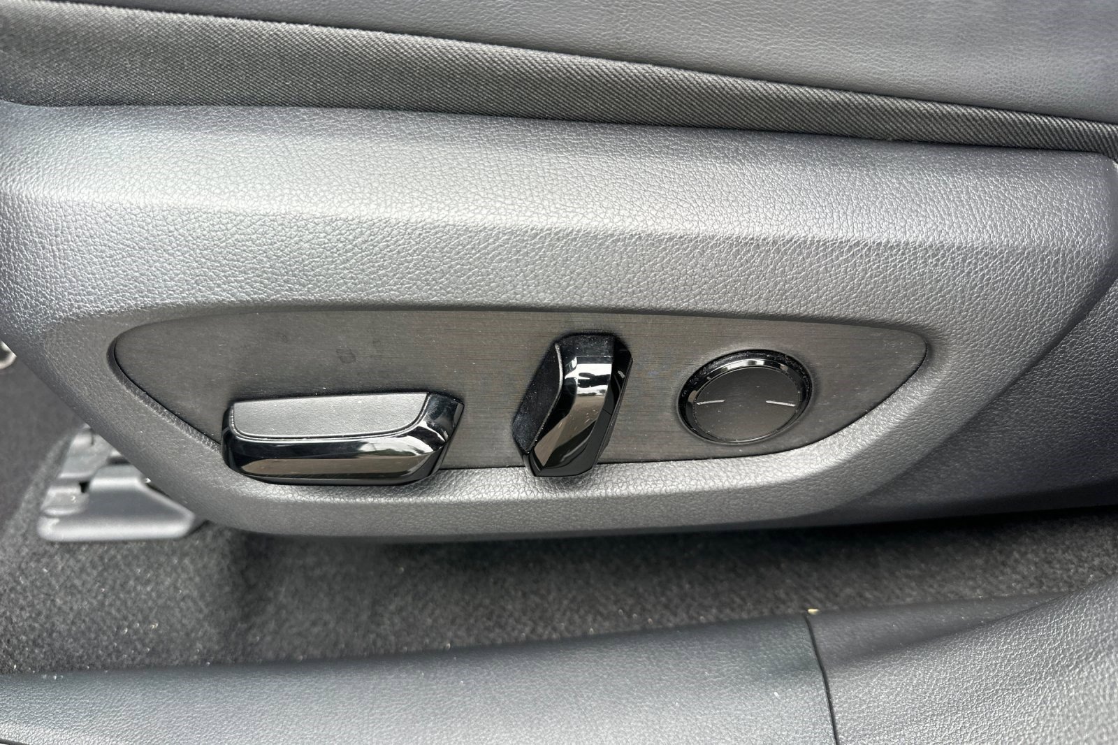 Certified 2023 Lexus RX 350h w/ Cold Area Package image 14