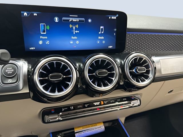 Used 2025 Mercedes-Benz GLB 250 4MATIC image 21