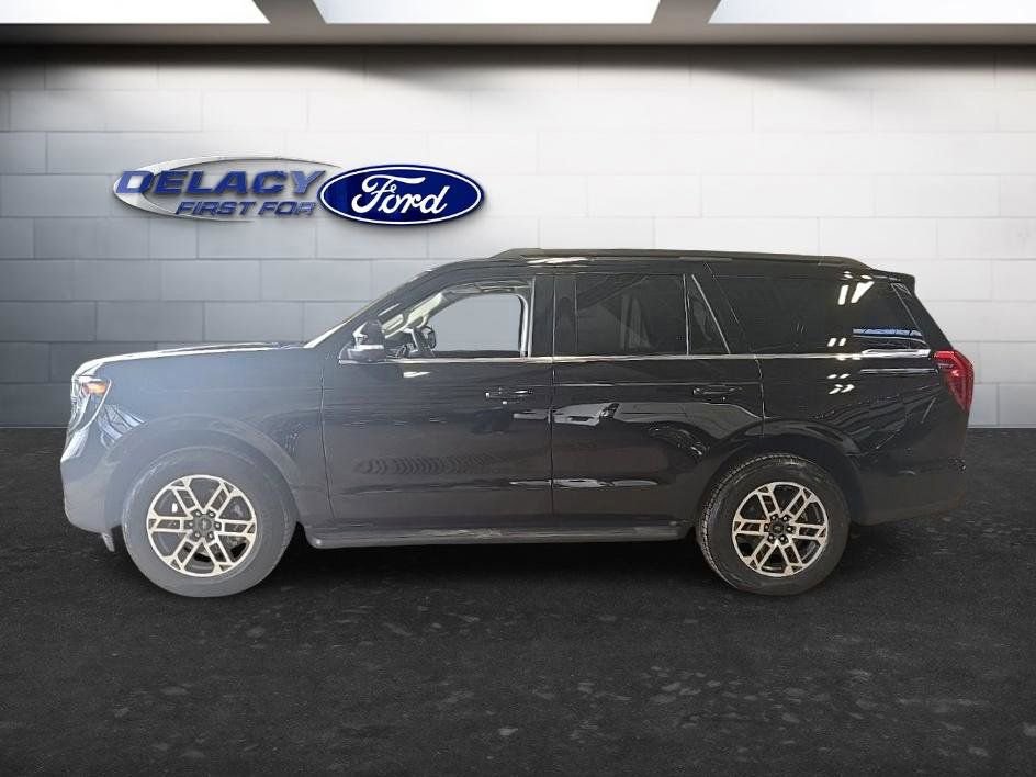 Used 2025 Ford Expedition Active image 3