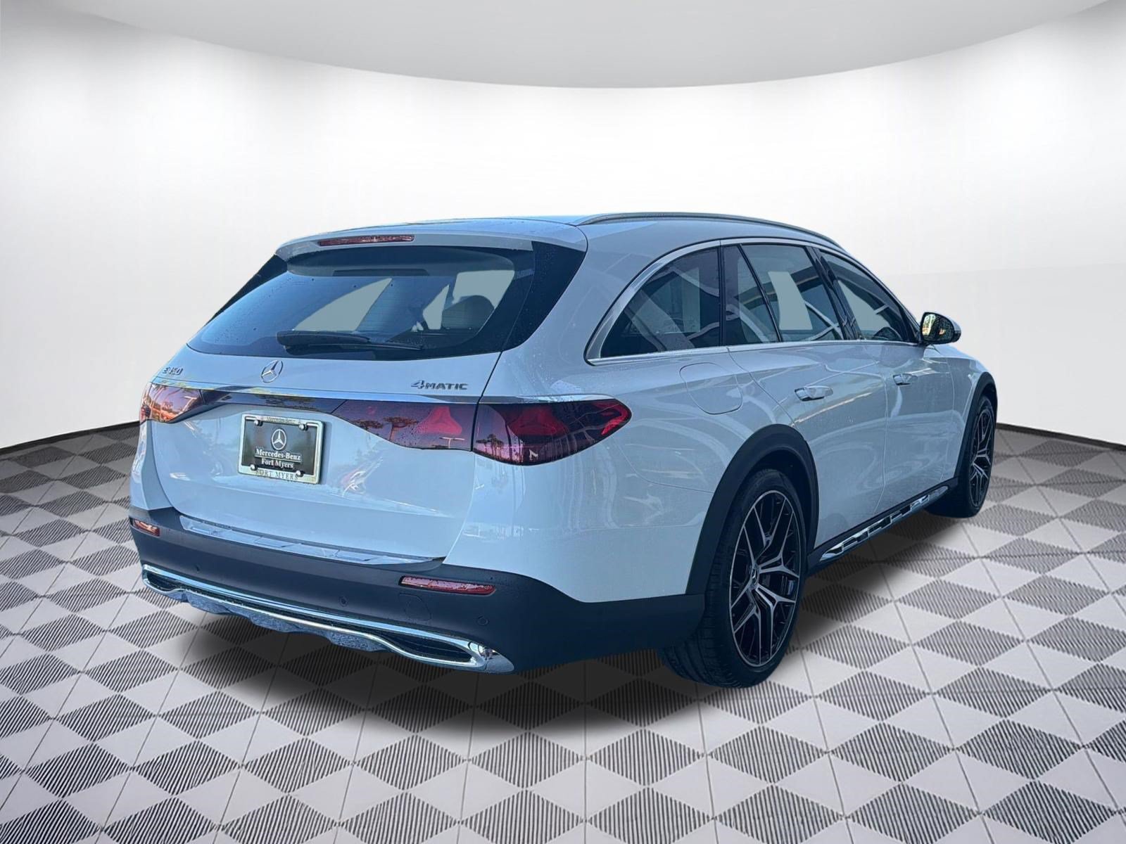 New 2026 Mercedes-Benz E 450 4MATIC All-Terrain Wagon image 9