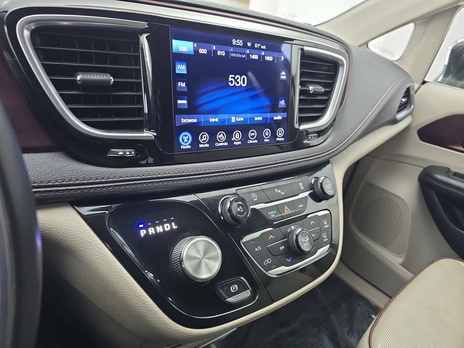 Used 2017 Chrysler Pacifica Limited w/ UConnect Theater Package FWD image 21