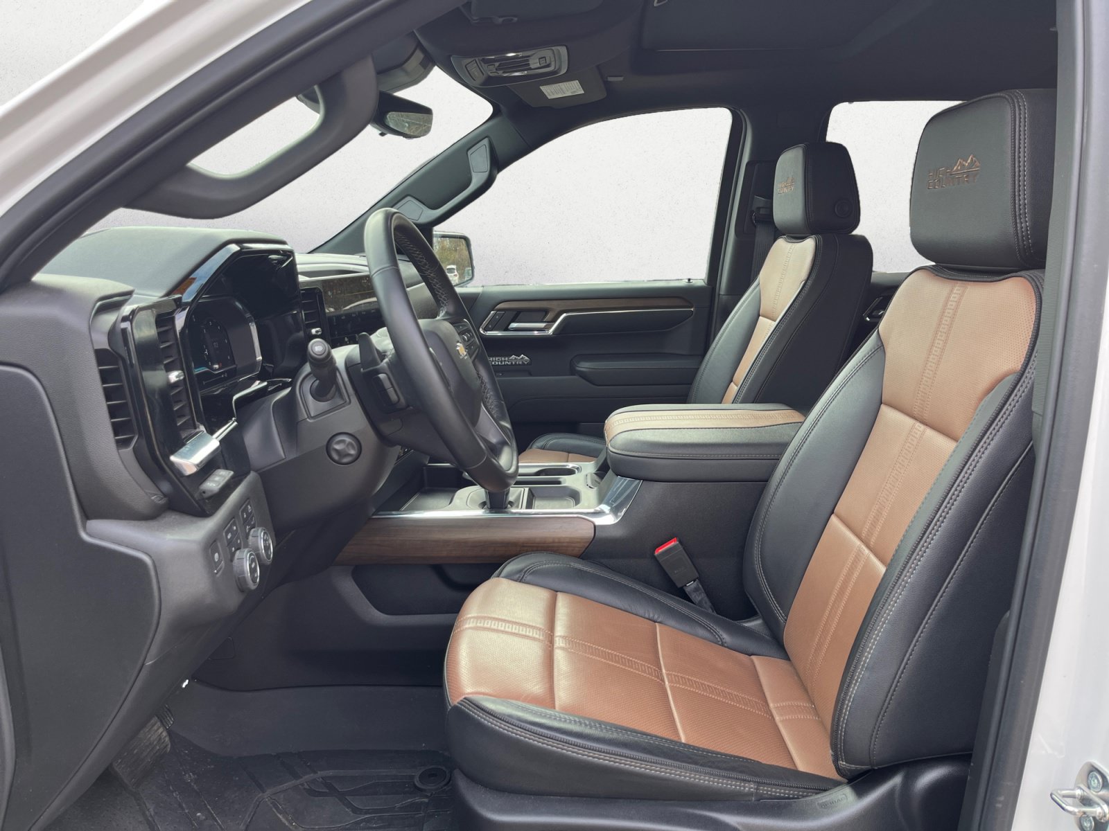 Used 2024 Chevrolet Silverado 1500 High Country w/ High Country Premium Package AWD/4WD image 11