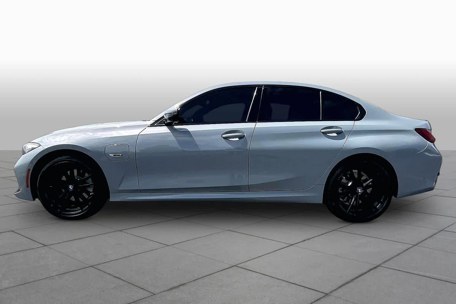 Used 2023 BMW 330e w/ M Sport Package image 32
