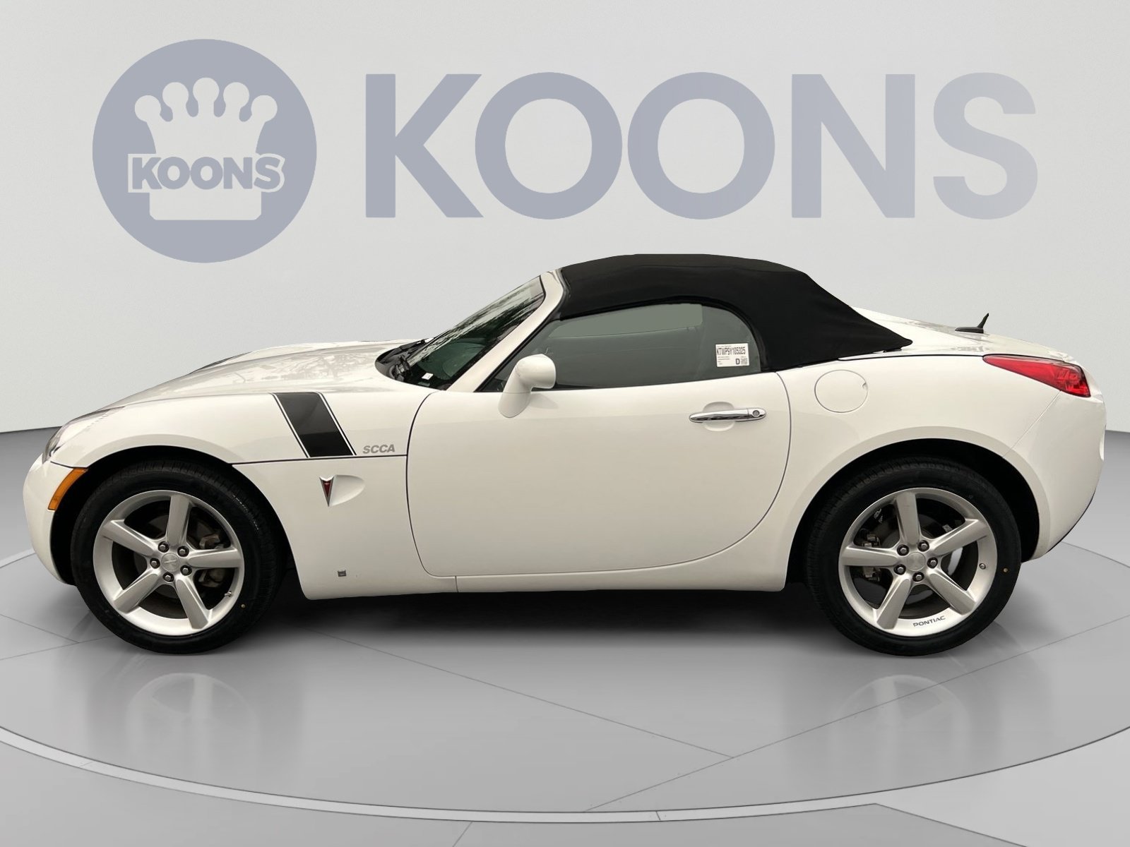Used 2009 Pontiac Solstice Convertible w/ Preferred Package RWD image 2