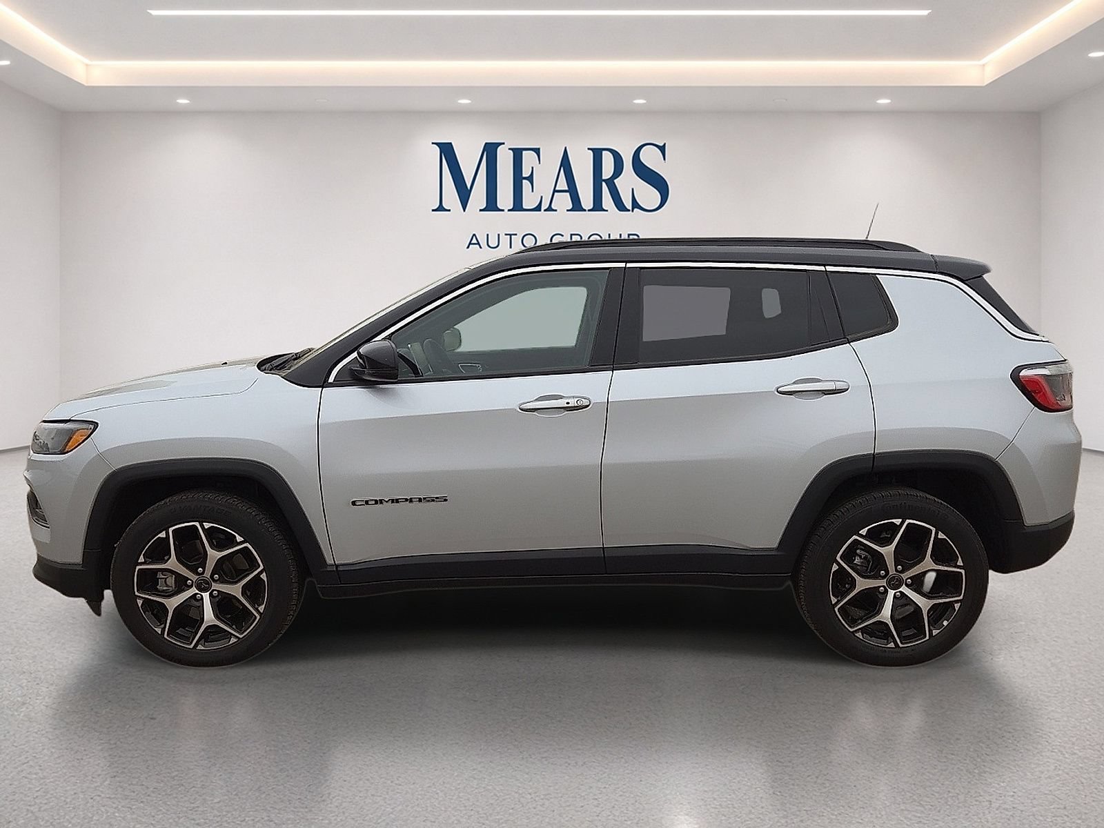 Used 2025 Jeep Compass Limited AWD/4WD image 2