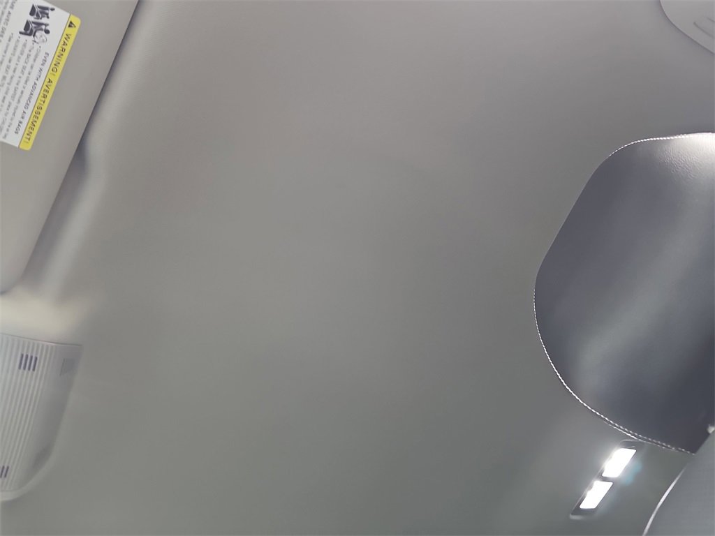 Used 2025 Volkswagen Atlas SE image 30