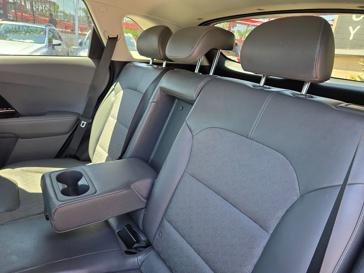 Used 2018 Kia Niro EX FWD image 23
