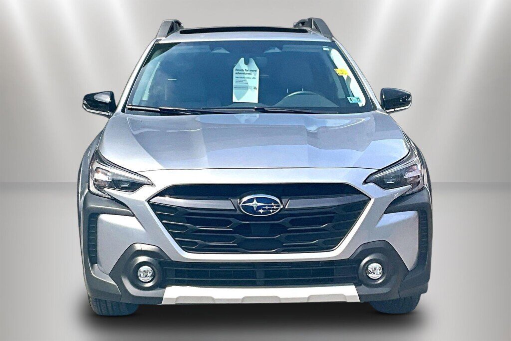 Certified 2025 Subaru Outback Limited XT image 2