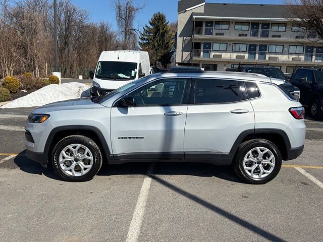 Used 2025 Jeep Compass Latitude w/ Sun & Sound Group image 4